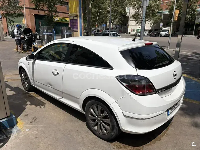 Usado Opel Astra GTC 110 CV (80 kW) 2010 Blanco Berlina
