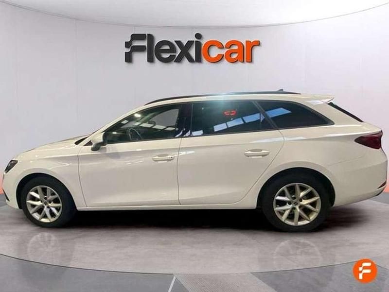 Usado Seat Leon ST Style 131 CV (96 kW) 2021 Blanco Familiar