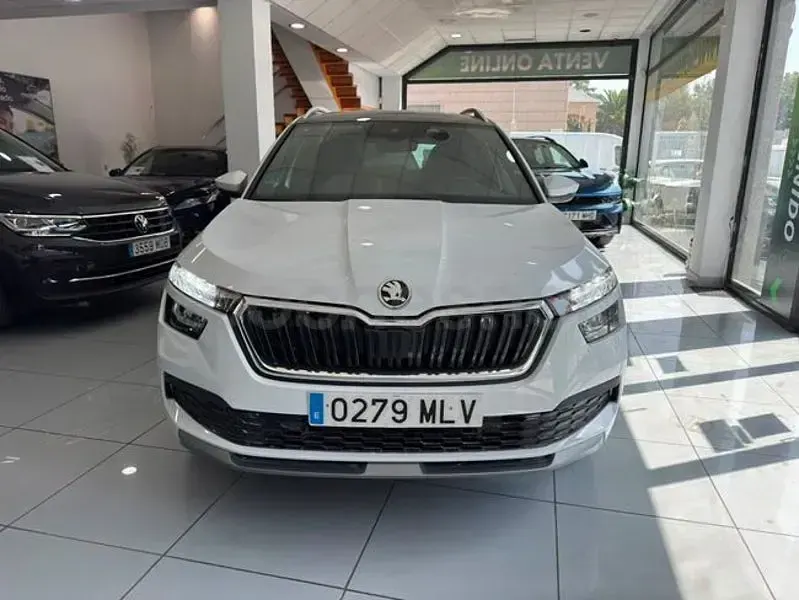 Usado Skoda Kamiq 110 CV (80 kW) 2023 Blanco SUV