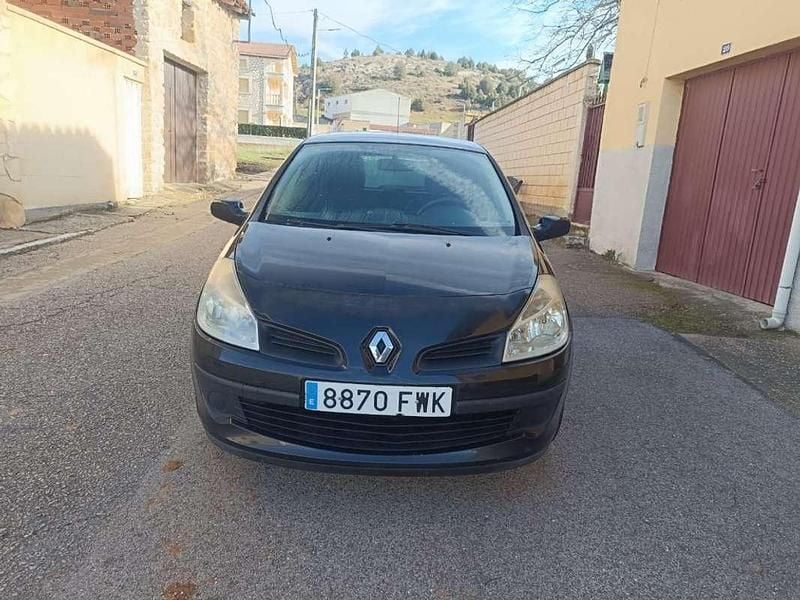 Usado Renault Clio II Techno 75 CV (55 kW) 2007 Negro Utilitario