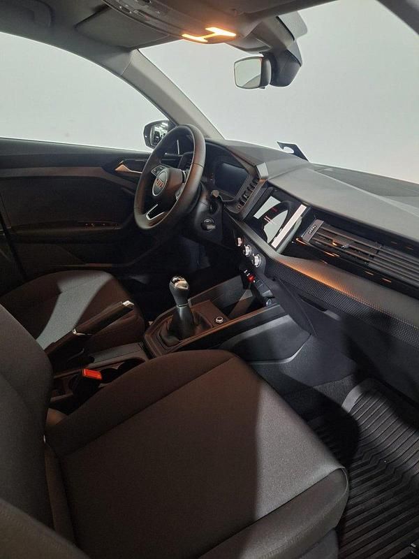 Usado Audi A1 95 CV (69 kW) 2025 Gris manhattan metalizado SUV