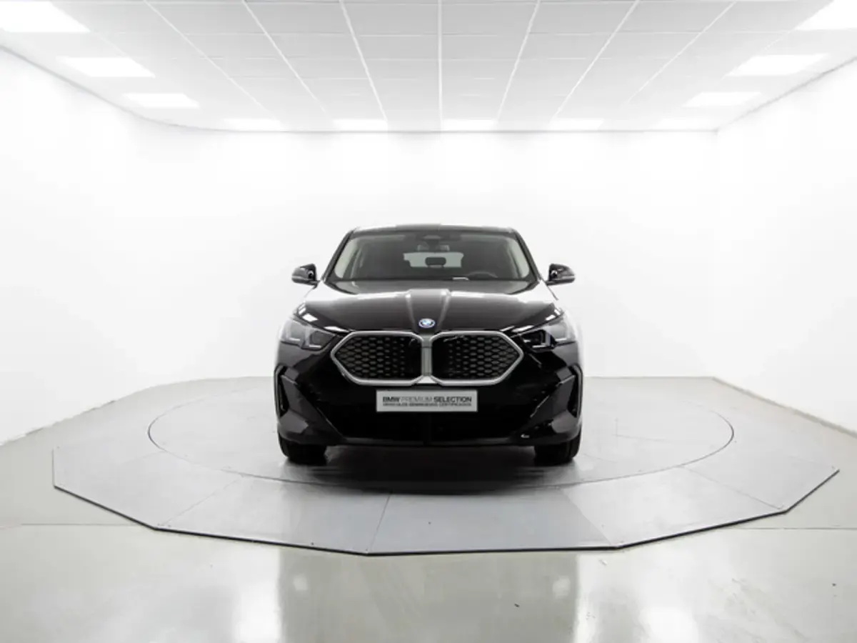 Usado BMW iX2 Comfort Edition 150 kW (204 CV) 2025 Negro SUV