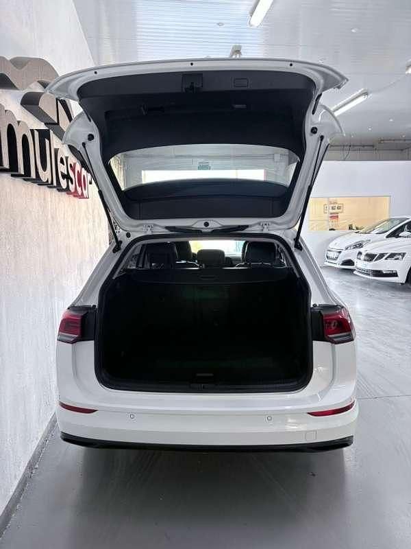 Usado VW Golf VIII Life 116 CV (85 kW) 2023 Blanco Familiar