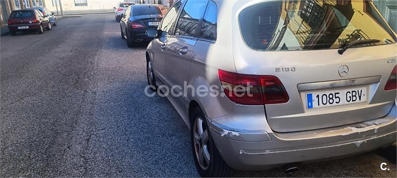 Usado Mercedes B180 109 CV (80 kW) 2008 Gris / plata Monovolumen