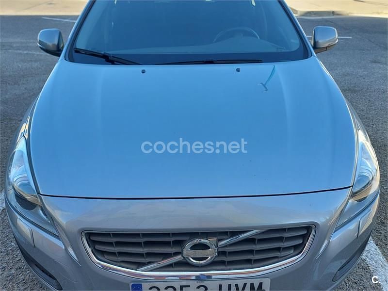 Gris / plata Usado 2014 Volvo V60 Kinetic Familiar | 12.000 € (Precio justo) - Imagen 1/4