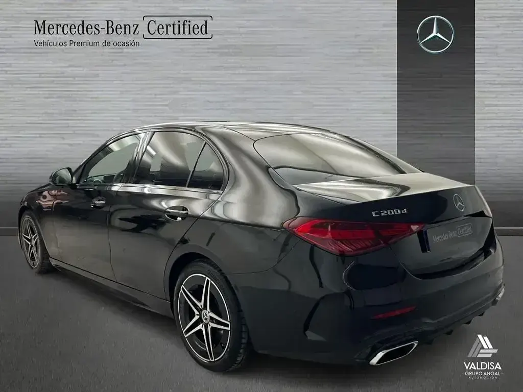 Usado Mercedes C200 AMG line 163 CV (119 kW) 2025 Negro Berlina