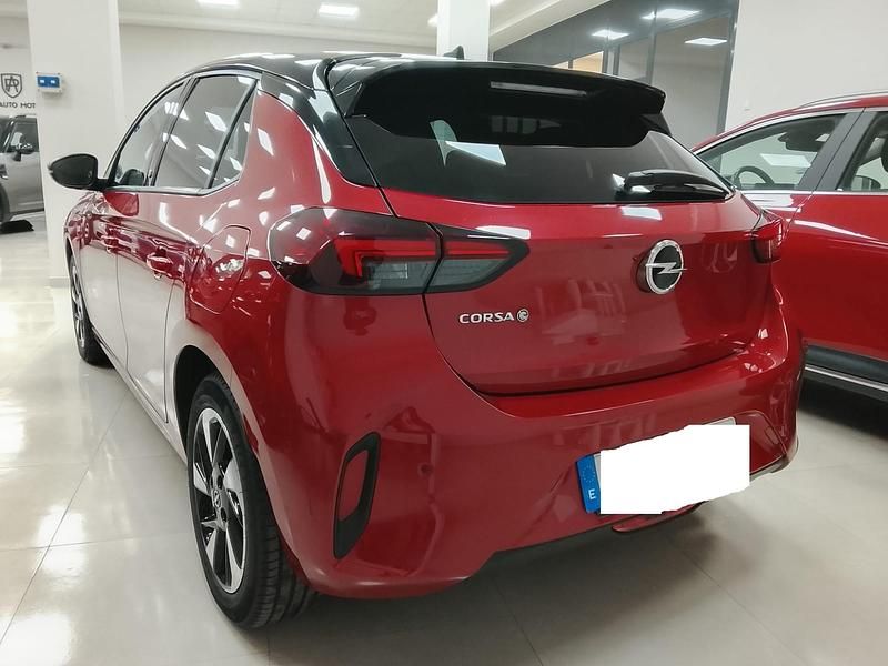 Usado Opel Corsa-e 100 kW (136 CV) 2023 Granate Utilitario