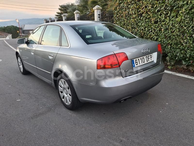 Usado Audi A4 140 CV (102 kW) 2005 Gris / plata Berlina