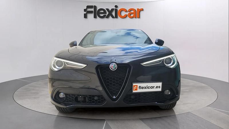 Usado Alfa Romeo Stelvio Sprint 192 CV (141 kW) 2022 Negro SUV