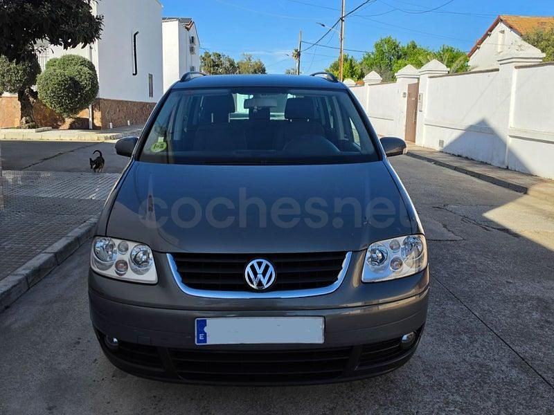 Usado VW Touran Highline 140 CV (102 kW) 2006 Gris / plata Monovolumen