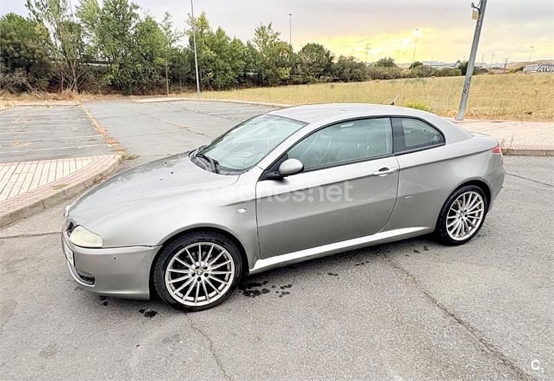 Gris / plata Usado 2005 Alfa Romeo GT Progression Coupe | 2600 € - Imagen 1/4