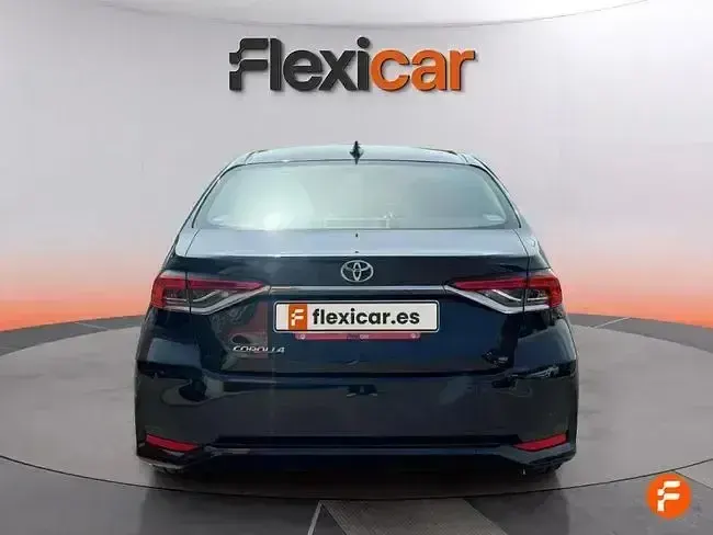 Usado Toyota Corolla 125 CV (91 kW) 2023 Negro Berlina