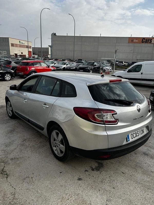 Usado Renault Mégane III Dynamique 130 CV (95 kW) 2012 Gris