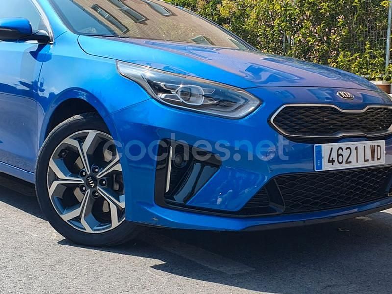 Usado Kia Ceed 141 CV (103 kW) 2022 Azul Utilitario