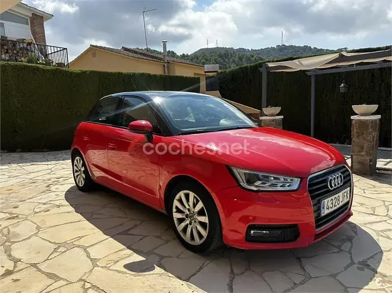 Usado Audi A1 Sportback Attraction 116 CV (85 kW) 2015 Rojo Utilitario