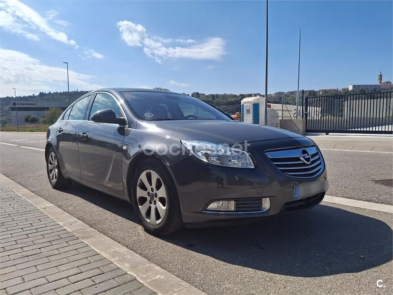 Usado Opel Insignia Edition 130 CV (95 kW) 2010 Negro Berlina