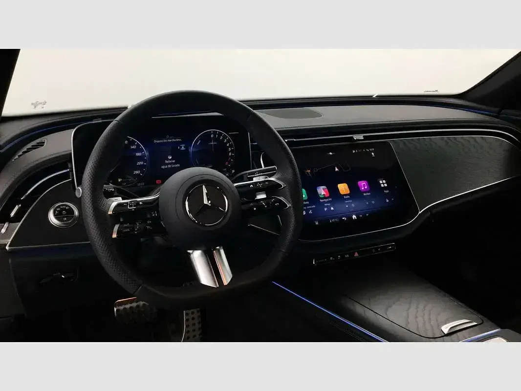 Usado Mercedes E220 197 CV (144 kW) 2025 Plateado Familiar