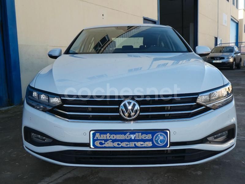 Usado VW Passat 120 CV (88 kW) 2020 Blanco Berlina