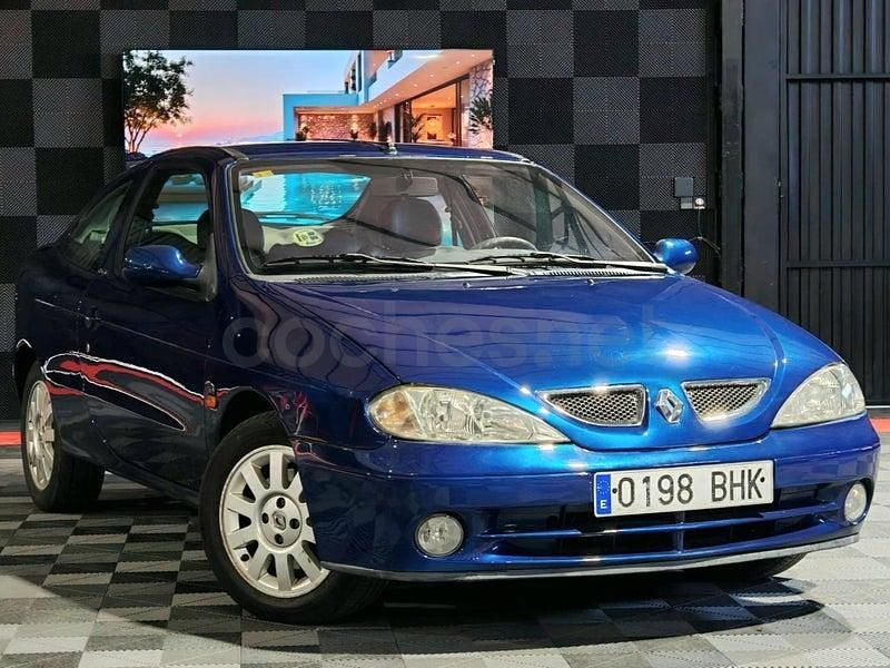 Usado Renault Mégane Coupé Dynamique 110 CV (80 kW) 2001 Azul Coupe