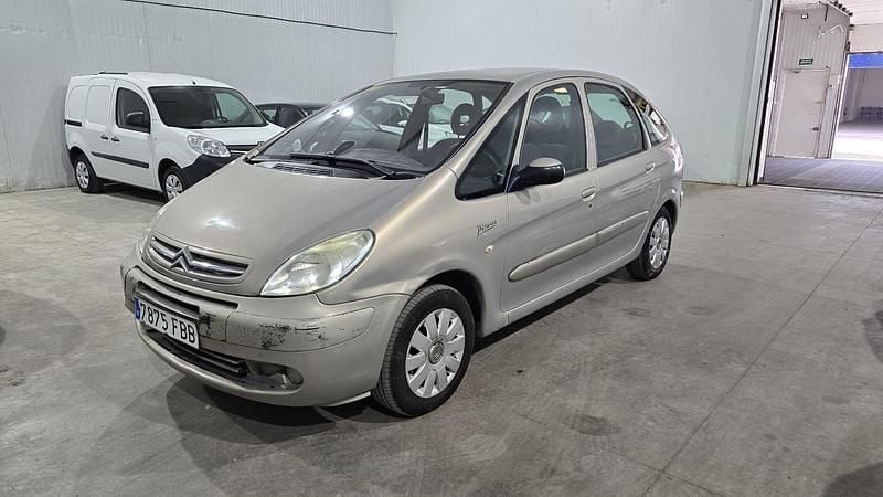 Usado Citroën Xsara Picasso Exclusive 92 CV (67 kW) 2006 Beige Monovolumen