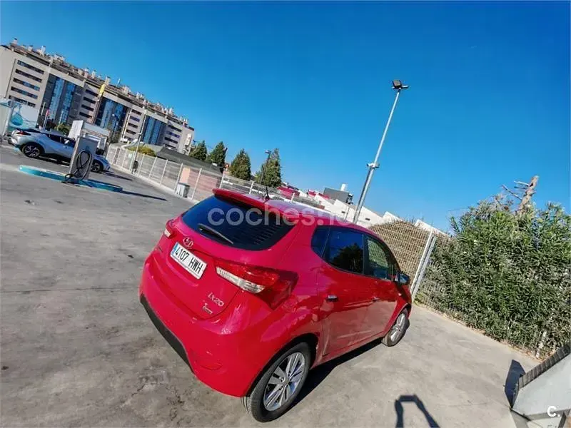 Usado Hyundai ix20 Classic 90 CV (66 kW) 2014 Rojo Utilitario