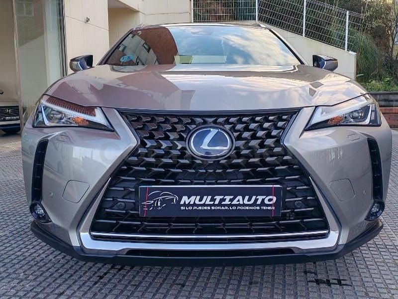 Usado Lexus UX Business Edition 184 CV (135 kW) 2019 Gris / plata SUV