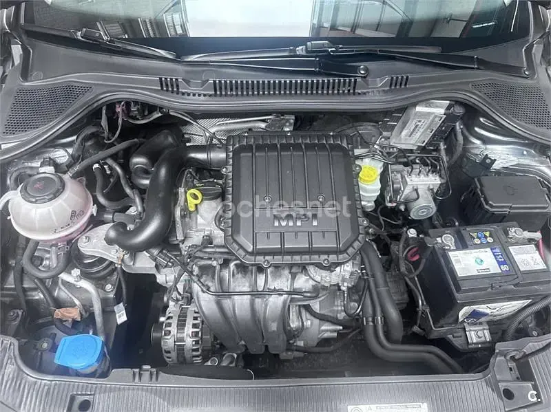 Usado Seat Ibiza Reference 75 CV (55 kW) 2017 Gris / plata Berlina