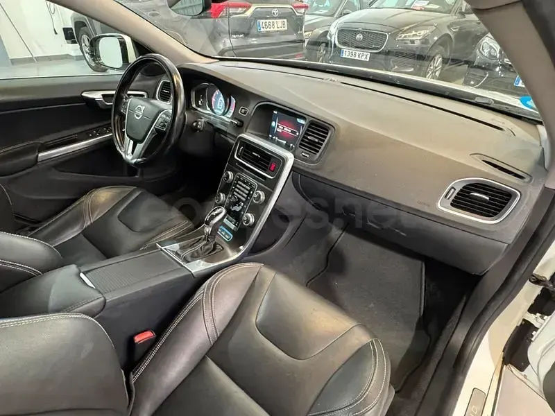 Usado Volvo V60 Summum 286 CV (210 kW) 2015 Blanco Familiar