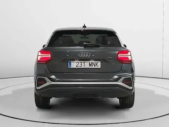 Usado Audi Q2 S-Line 116 CV (85 kW) 2024 Gris / plata SUV
