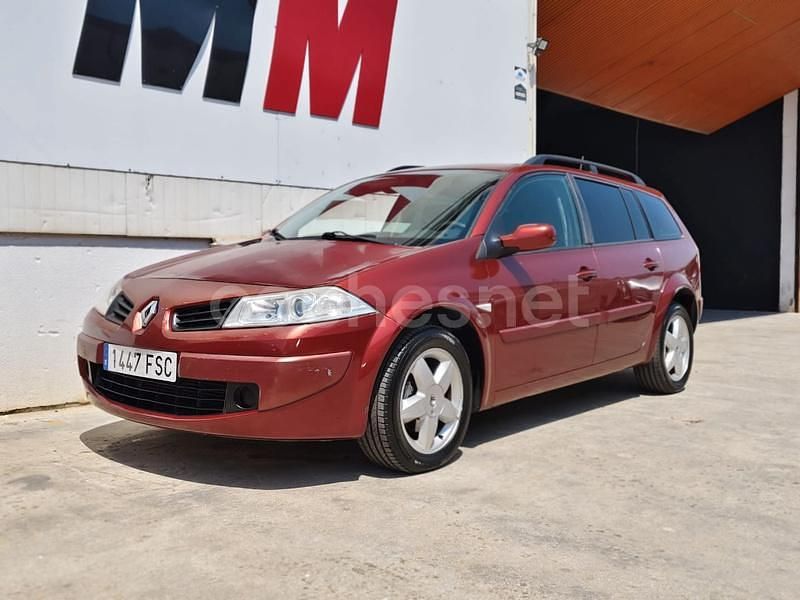 Rojo Usado 2007 Renault Mégane GrandTour Business Familiar | 3900 € (Precio justo) - Imagen 1/4