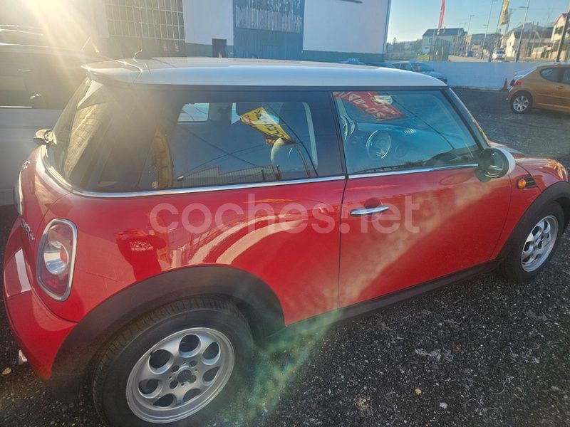 Usado Mini Cooper D 112 CV (82 kW) 2014 Rojo Utilitario