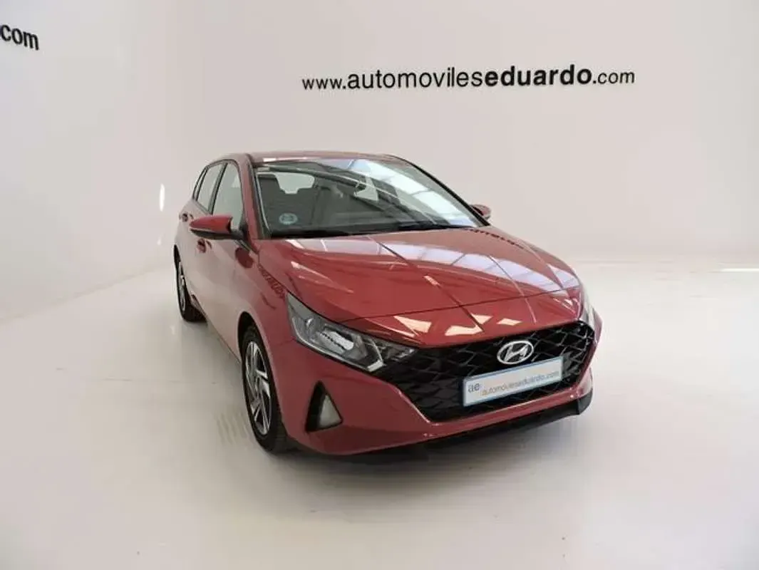 Usado Hyundai i20 99 CV (72 kW) 2021 Rojo Utilitario