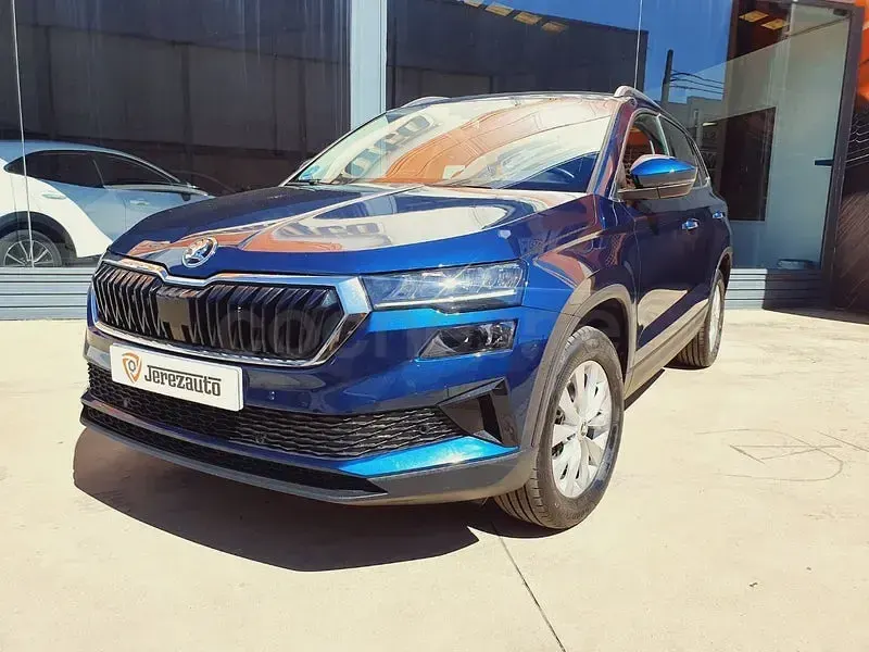 Usado Skoda Karoq Ambition 150 CV (110 kW) 2022 Azul SUV