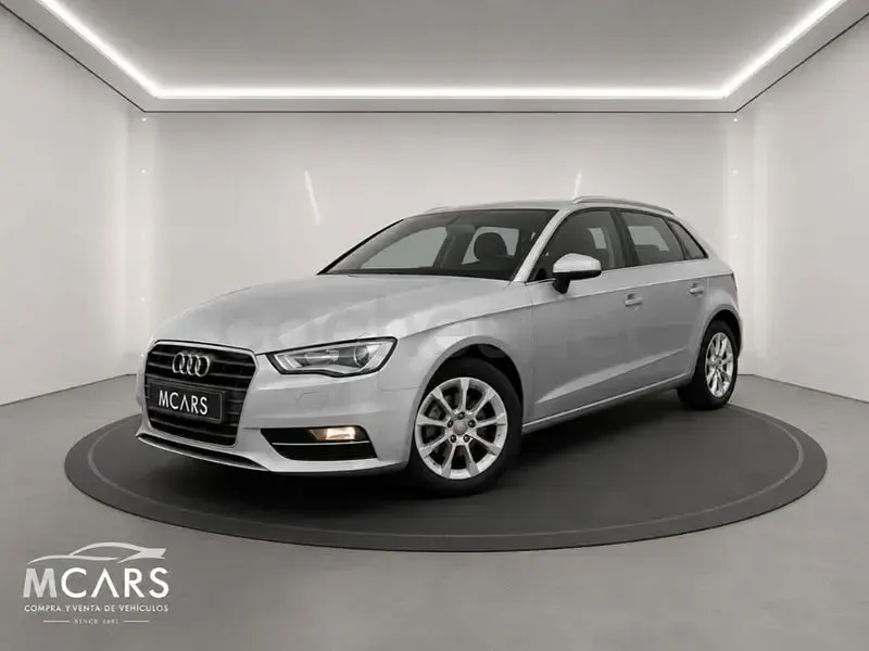 Usado Audi A3 Attraction 110 CV (80 kW) 2016 Gris / plata Berlina