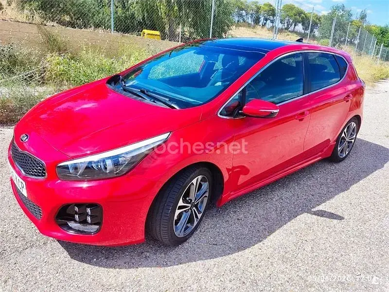 Usado Kia Ceed GT GT-Line 136 CV (100 kW) 2017 Rojo Berlina