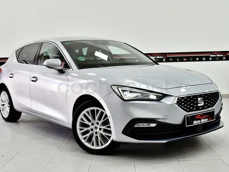 Usado Seat Leon XCELLENCE 150 CV (110 kW) 2022 Gris / plata Berlina