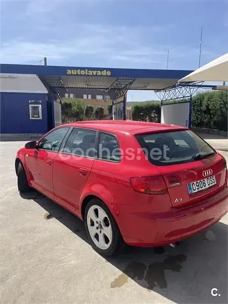 Usado Audi A3 Ambiente 140 CV (102 kW) 2005 Rojo Utilitario