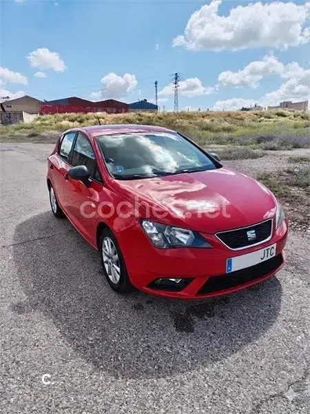 Usado Seat Ibiza Reference 90 CV (66 kW) 2016 Rojo Berlina
