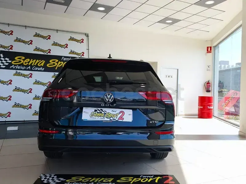 Usado VW Golf VIII Life 110 CV (80 kW) 2021 Negro Familiar