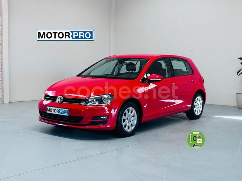 Rojo Usado 2013 VW Golf Edition Berlina | 7990 € (Precio justo) - Imagen 1/4