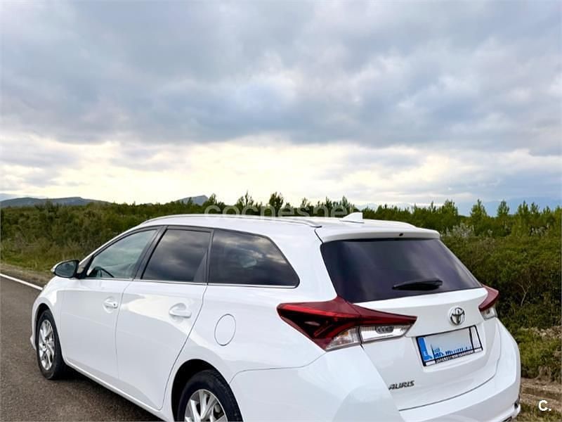 Usado Toyota Auris 116 CV (85 kW) 2017 Blanco Familiar