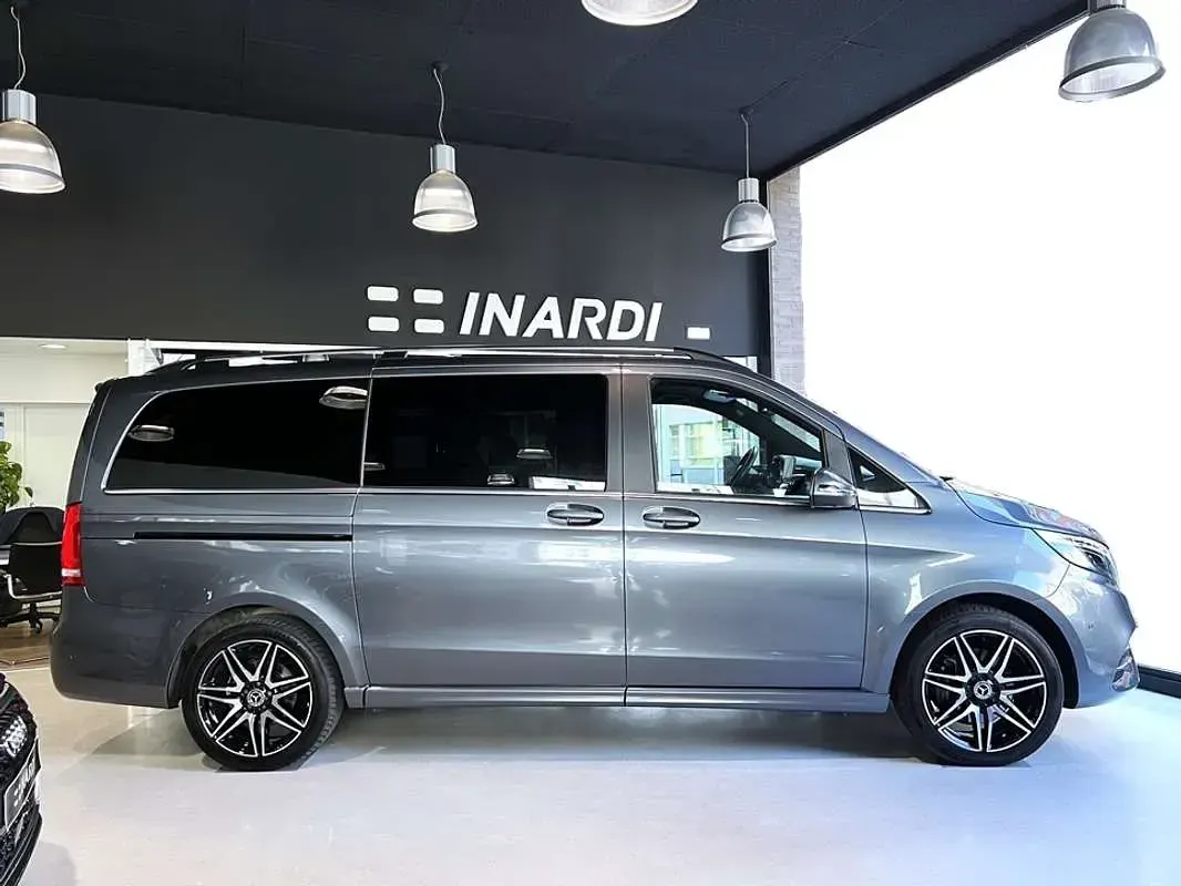 Usado Mercedes V250 Exclusive 204 CV (150 kW) 2018 Gris / plata Monovolumen