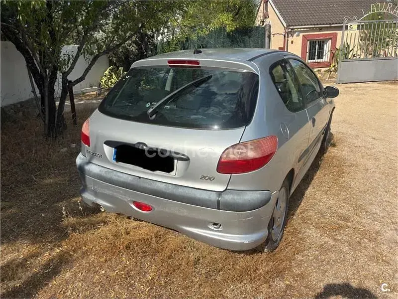 Usado Peugeot 206 75 CV (55 kW) 2002 Gris / plata Berlina