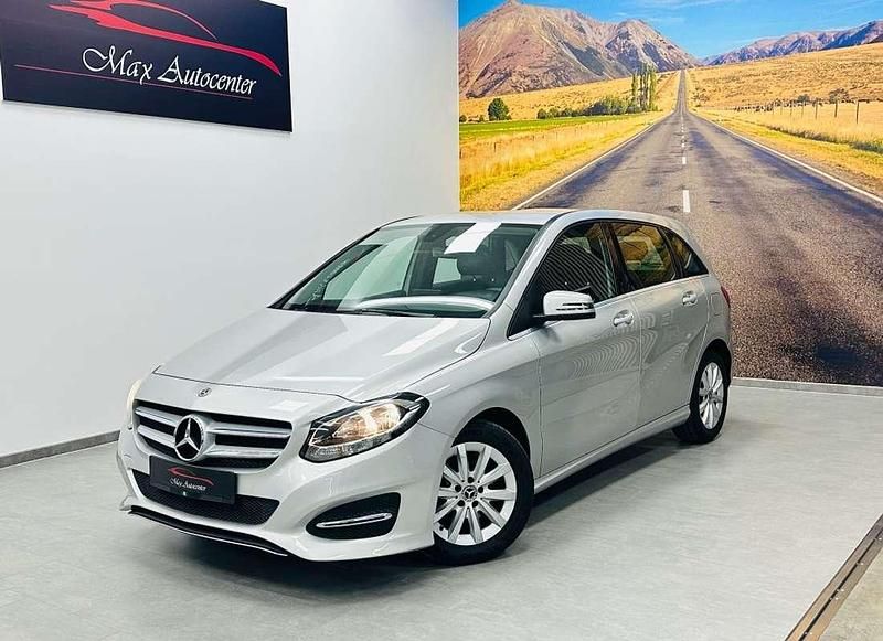 Usado Mercedes B200 136 CV (100 kW) 2018 Gris / plata Monovolumen