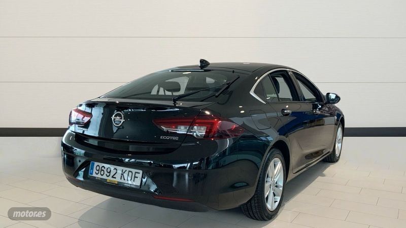 Usado Opel Insignia Selective 140 CV (102 kW) 2017 Negro Berlina