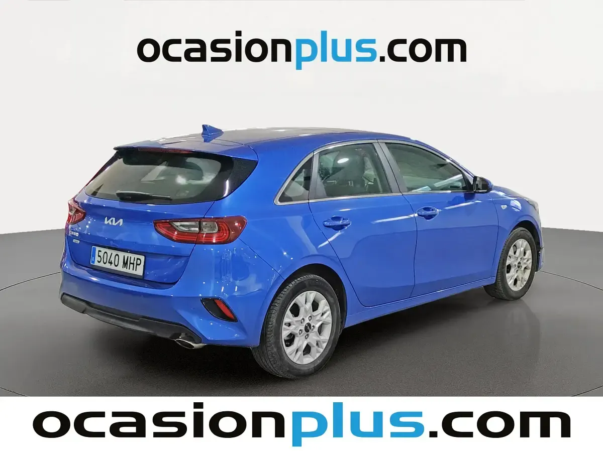 Usado Kia Ceed 136 CV (100 kW) 2023 Azul Utilitario