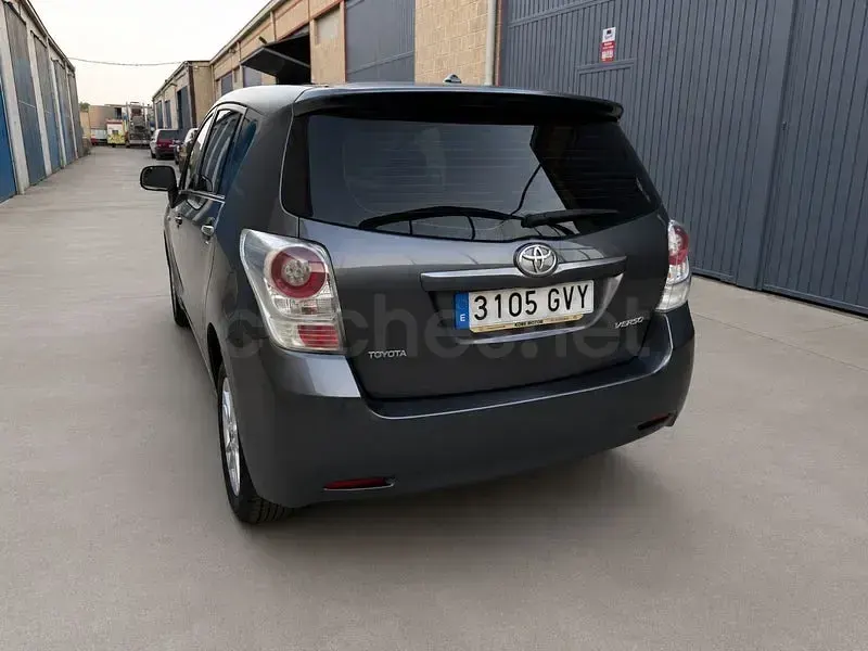 Usado Toyota Verso Live 126 CV (92 kW) 2010 Gris / plata Monovolumen