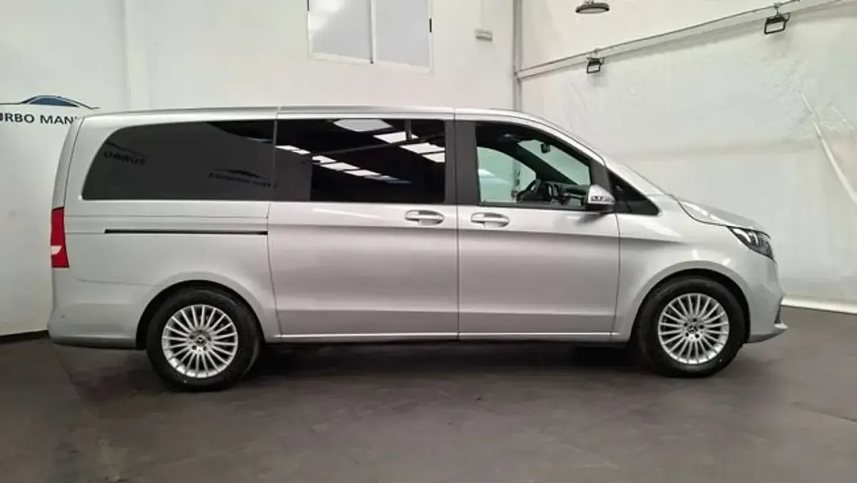 Usado Mercedes V220 163 CV (119 kW) 2021 Plateado Monovolumen
