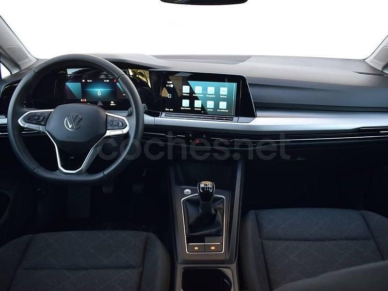 Usado VW Golf VIII Life 115 CV (84 kW) 2023 Rojo Familiar