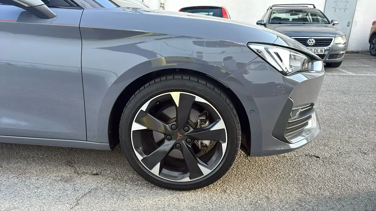 Käytetty Cupra Leon 190 HP (139 kW) 2024 Harmaa Viistoperä